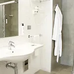 Victor Hotel