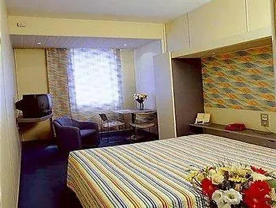 Victor فندق باري