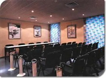 Victor فندق باري